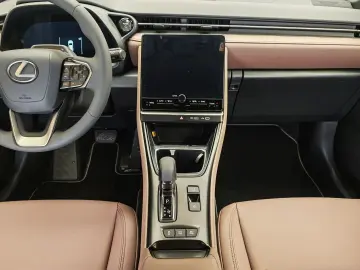 Lexus LBX Elegant