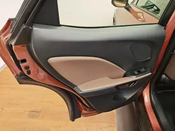 Lexus LBX Elegant