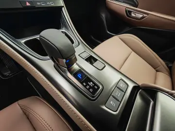 Lexus LBX Elegant