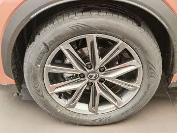Lexus LBX Elegant