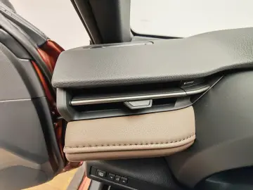Lexus LBX Elegant
