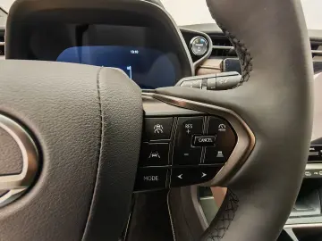 Lexus LBX Elegant