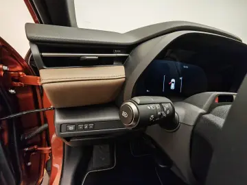 Lexus LBX Elegant