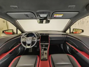 Lexus LBX Vibrant Edition