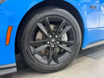 FORD Mustang 5.0 V8 GrabberBlu Klappe MyColour Brembo