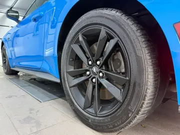 FORD Mustang 5.0 V8 GrabberBlu Klappe MyColour Brembo