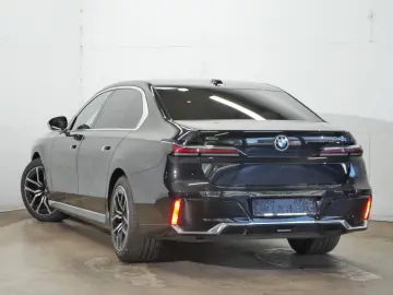BMW 740d xDrive M Sport B&W LoungeSeating FondEnter