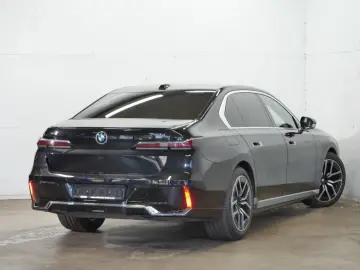 BMW 740d xDrive M Sport B&W LoungeSeating FondEnter