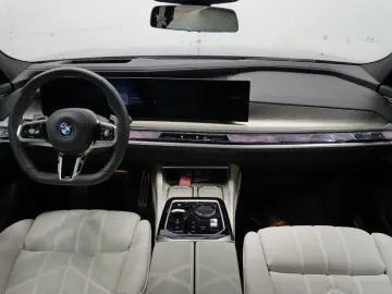 BMW 740d xDrive M Sport B&W LoungeSeating FondEnter