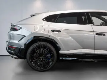 LAMBORGHINI Urus 4.0 V8 PHEV SE