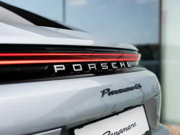 Porsche Panamera 4S E-Hybrid NEW