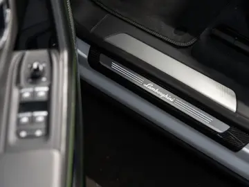 LAMBORGHINI Urus MY2021