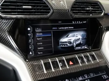 LAMBORGHINI Urus MY2021