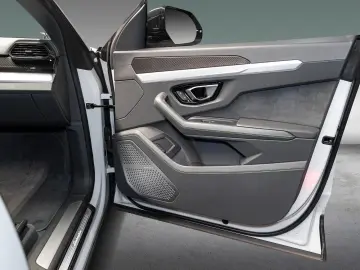 LAMBORGHINI Urus MY2021
