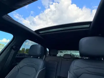 Volkswagen Touareg R-Line 4Motion  Final Edit