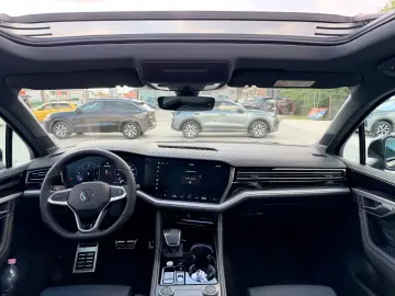 Volkswagen Touareg R-Line 4Motion  Final Edit