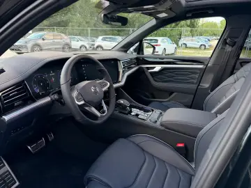 Volkswagen Touareg R-Line 4Motion  Final Edit