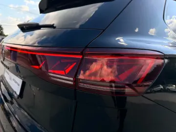 Volkswagen Touareg R-Line 4Motion  Final Edit