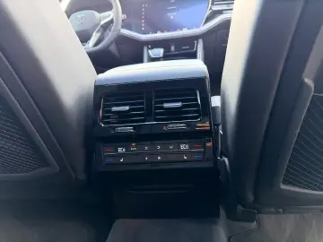 Volkswagen Touareg R-Line 4Motion  Final Edit