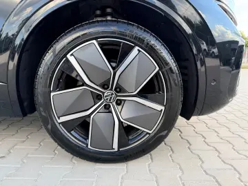 Volkswagen Touareg R-Line 4Motion  Final Edit