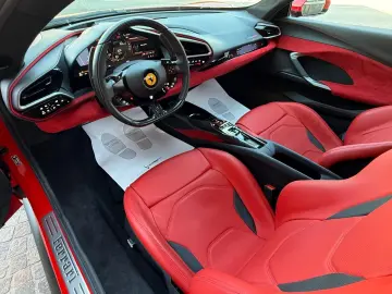 FERRARI 296 GTB 1 Hand Unfallfrei