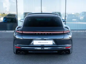 Porsche Panamera 4 E-Hybrid NEW