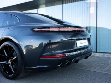 Porsche Panamera 4 E-Hybrid NEW