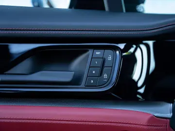 Porsche Panamera 4 E-Hybrid NEW