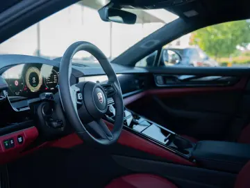 Porsche Panamera 4 E-Hybrid NEW