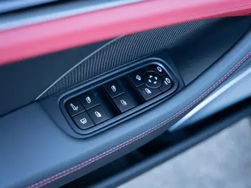 Porsche Panamera 4 E-Hybrid NEW