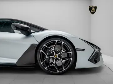 LAMBORGHINI Revuelto I Lamborghini Hamburg I AZZURRO THETYS