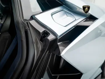 LAMBORGHINI Revuelto I Lamborghini Hamburg I AZZURRO THETYS