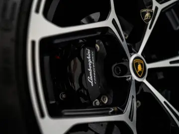 LAMBORGHINI Revuelto I Lamborghini Hamburg I AZZURRO THETYS