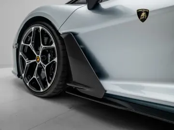 LAMBORGHINI Revuelto I Lamborghini Hamburg I AZZURRO THETYS