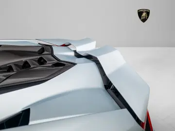 LAMBORGHINI Revuelto I Lamborghini Hamburg I AZZURRO THETYS