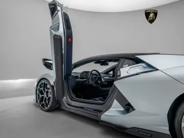 LAMBORGHINI Revuelto I Lamborghini Hamburg I AZZURRO THETYS