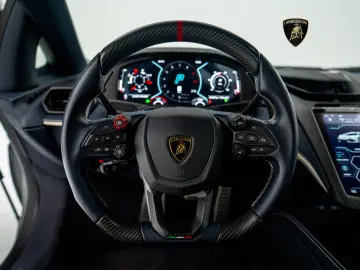 LAMBORGHINI Revuelto I Lamborghini Hamburg I AZZURRO THETYS