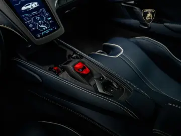 LAMBORGHINI Revuelto I Lamborghini Hamburg I AZZURRO THETYS