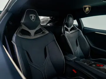 LAMBORGHINI Revuelto I Lamborghini Hamburg I AZZURRO THETYS
