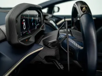 LAMBORGHINI Revuelto I Lamborghini Hamburg I AZZURRO THETYS