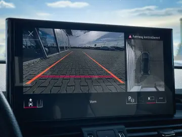 AUDI Q5 TFSI e   PANO MATRIX B&O HEAD-UP AHK NAVI KAM