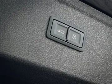 AUDI Q5 TFSI e   PANO MATRIX B&O HEAD-UP AHK NAVI KAM