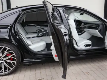 AUDI A8L 60 TFSI e lang EXCLUSIVE BLACK-P S-LINE VOLL