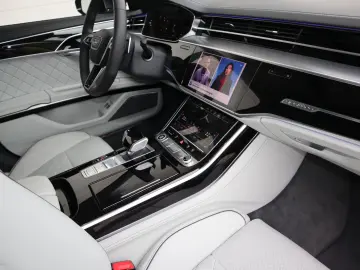 AUDI A8L 60 TFSI e lang EXCLUSIVE BLACK-P S-LINE VOLL