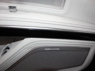 AUDI A8L 60 TFSI e lang EXCLUSIVE BLACK-P S-LINE VOLL