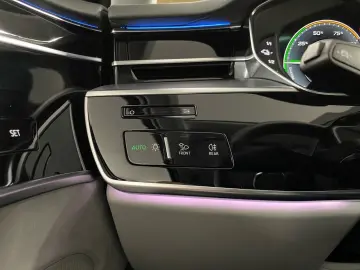 AUDI A8 lang 60 TFSI e quattro Pano Nachtsicht S line