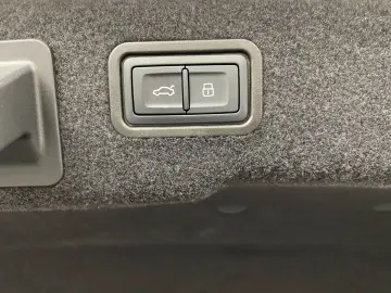 AUDI A8 lang 60 TFSI e quattro Pano Nachtsicht S line