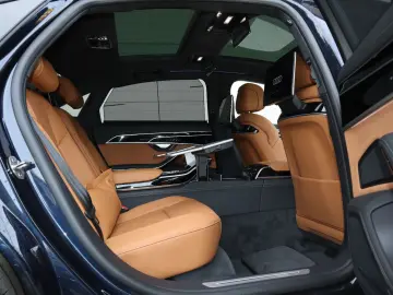 AUDI A8L 60 TFSIe lang EXCLUSIVE BLACK-PA. MOD. 2026