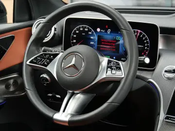 MERCEDES-BENZ GLC 400e 4M.Luft.ACC HUD Pano.AHK.Belüf.Burm.