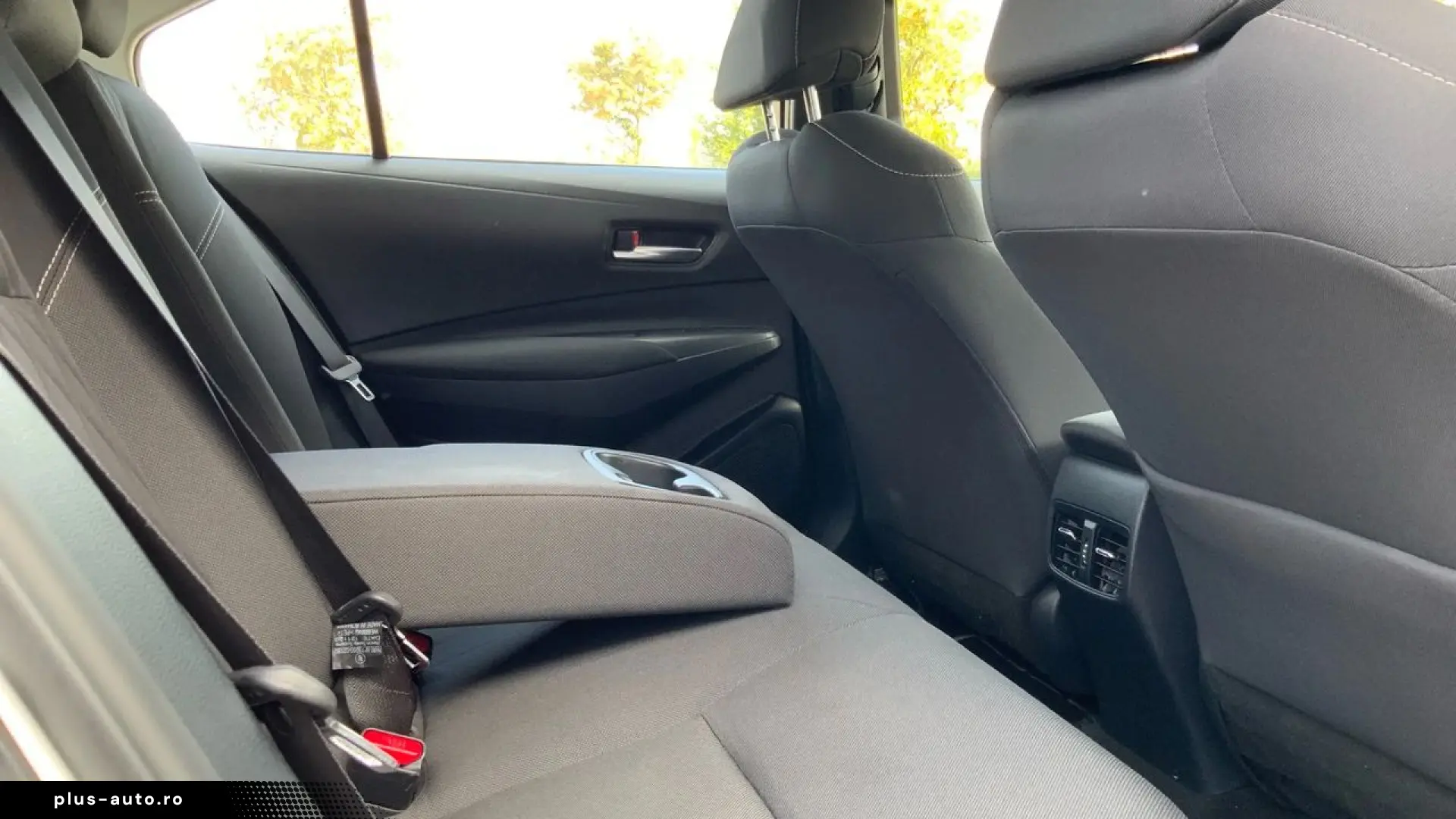 Toyota Corolla 1.8 Business Hibrid